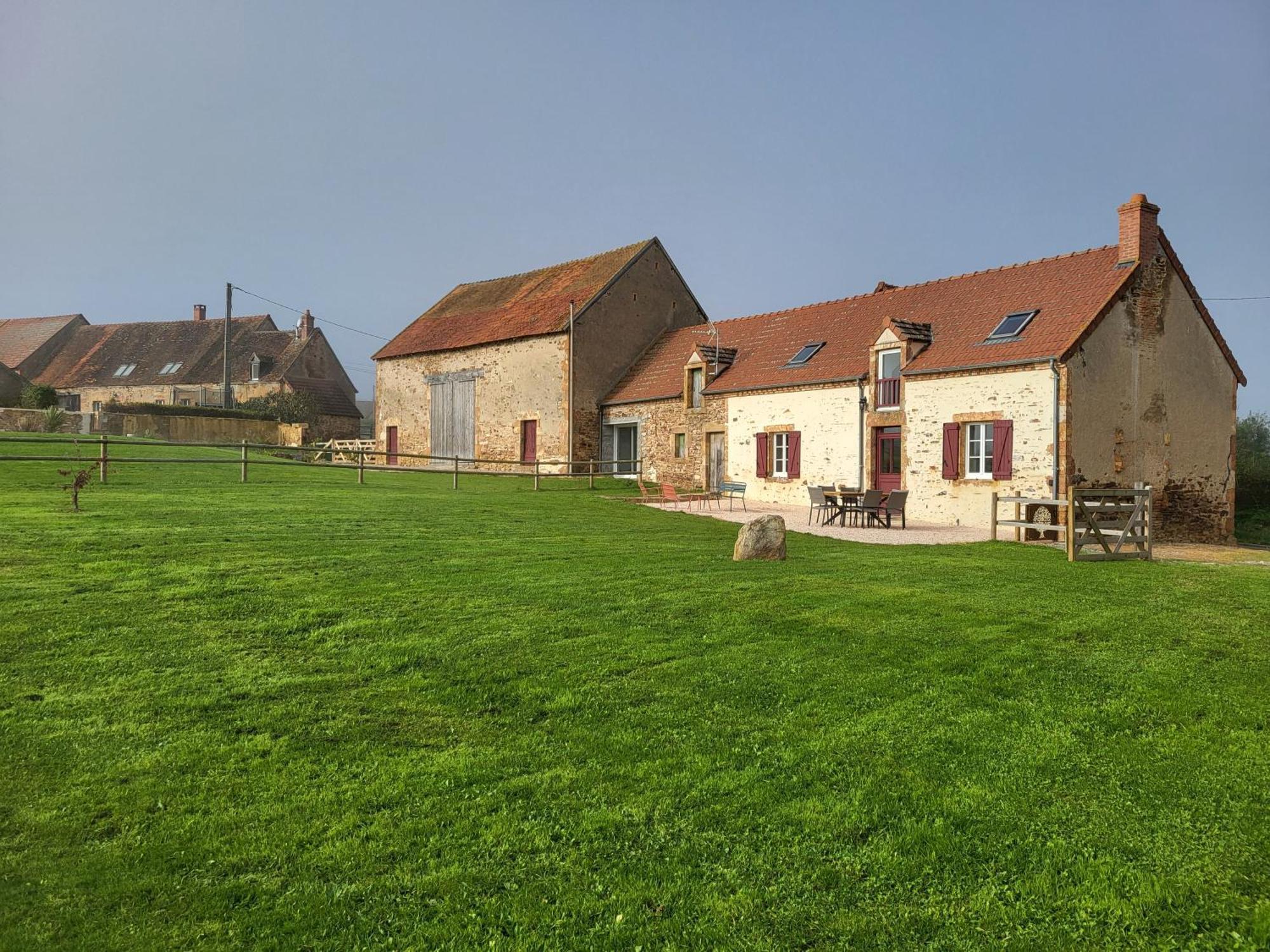 Gite Au Centre De La France Vesdun 외부 사진