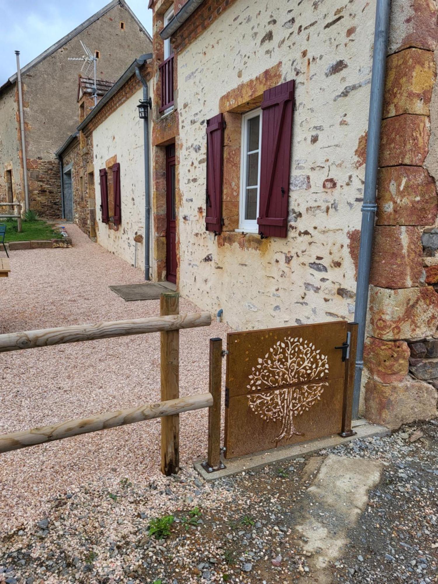 Gite Au Centre De La France Vesdun 외부 사진